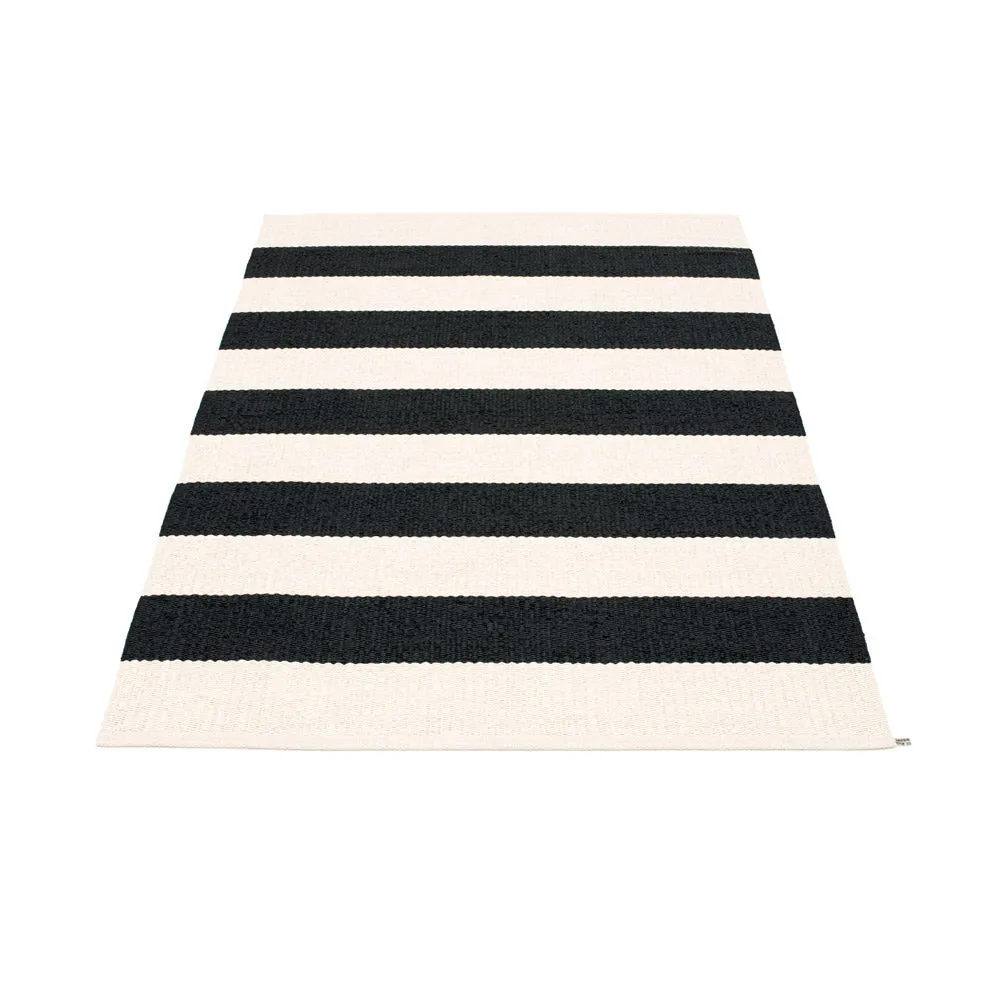 Bridgehampton Plastic Floor Mats Black/Vanilla (Multiple Sizes)