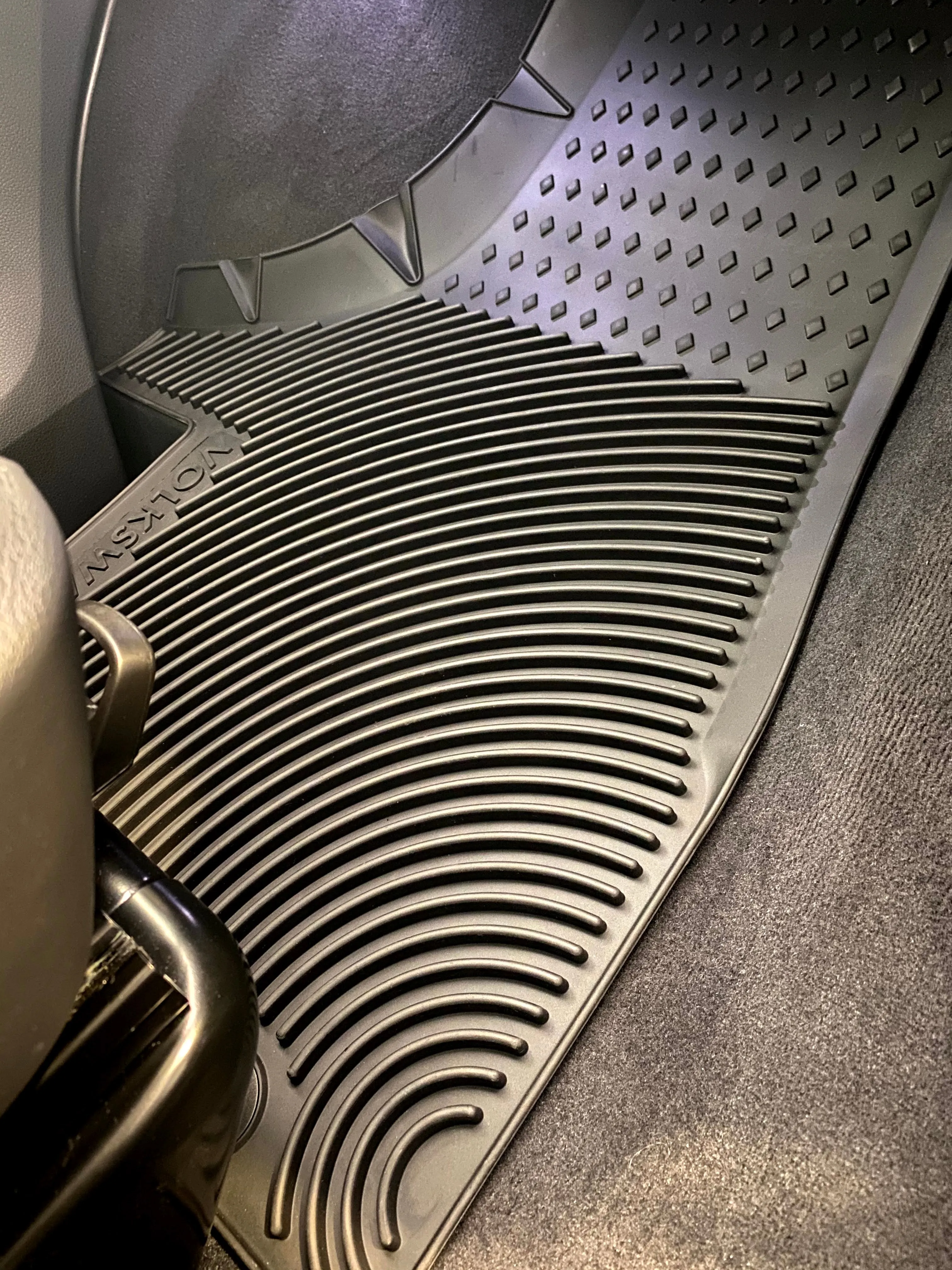 VW Heavy Duty Rubber Floor Mats for Multivan / California / Caravelle T6.1 / T6 / T5 - Genuine Volkswagen